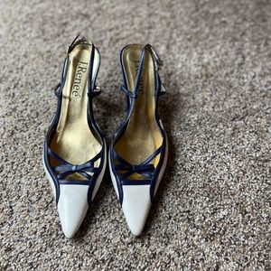J. Reneé white and navy blue 2 1/2 inch heels size 7W